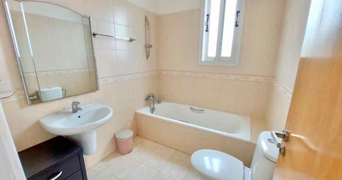 Image No.11-3 Bed House for sale