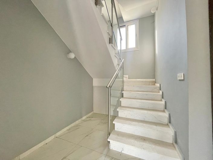 Image No.10-4 Bed House for sale