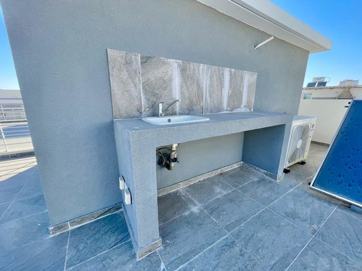 Image No.2-4 Bed House for sale