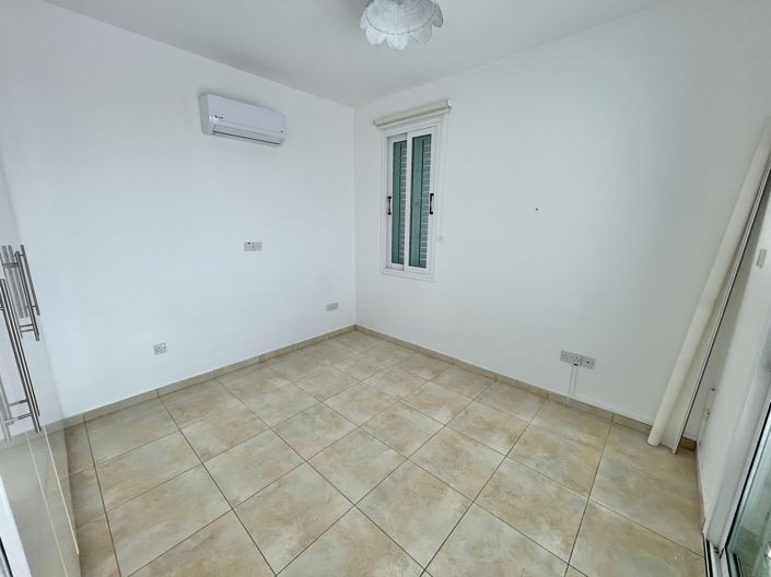 Image No.11-3 Bed House for sale