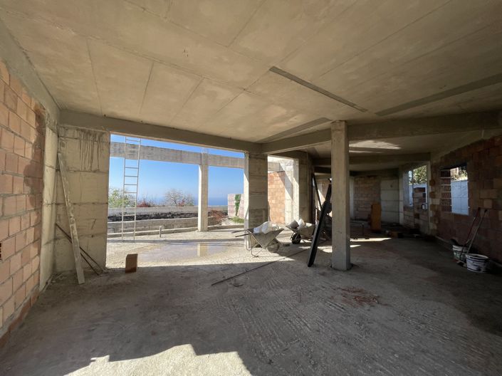 Image No.14-3 Bed House for sale