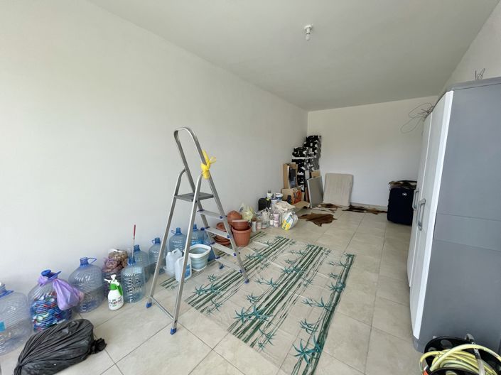 Image No.10-3 Bed House for sale