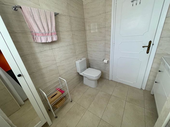 Image No.21-3 Bed House for sale