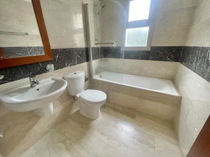 Image No.14-3 Bed House for sale