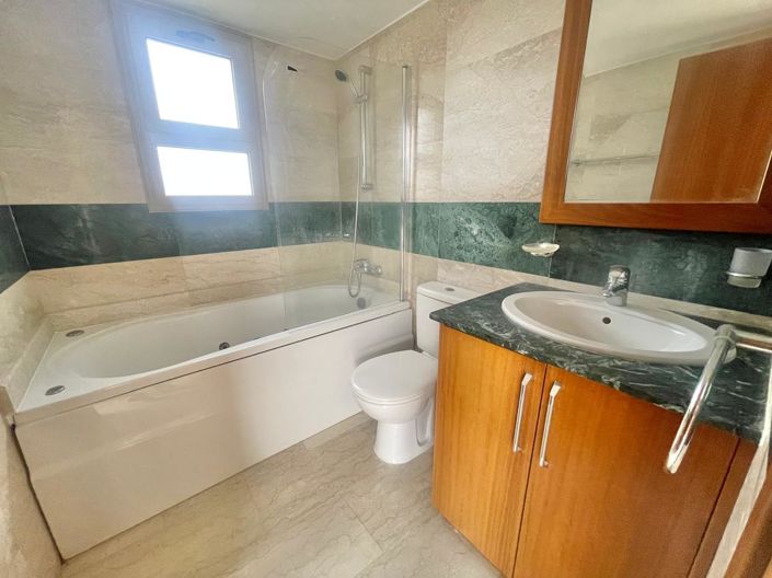 Image No.15-3 Bed House for sale