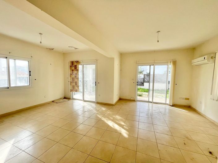 Image No.10-3 Bed House for sale