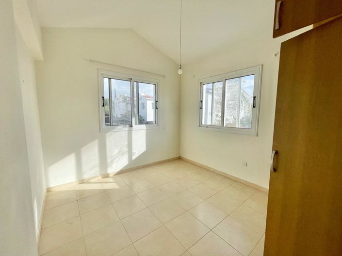 Image No.8-3 Bed House for sale