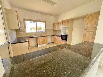 villa-for-sale-paphos-mandria-cyprus1