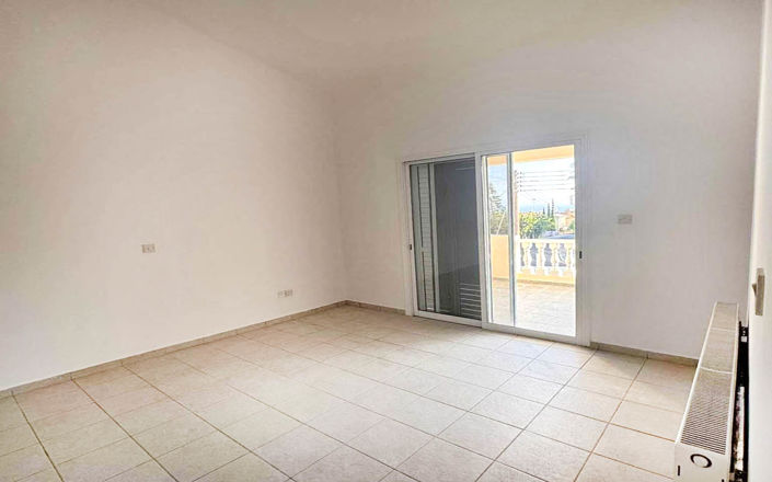 Image No.10-3 Bed House for sale