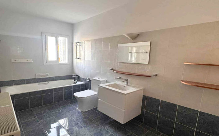 Image No.15-3 Bed House for sale