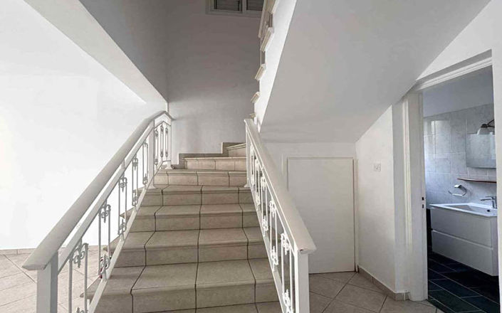 Image No.9-3 Bed House for sale