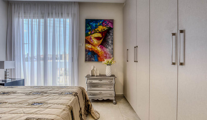 Image No.16-4 Bed House for sale