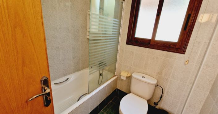 Image No.28-4 Bed House for sale