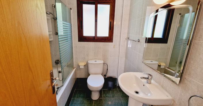 Image No.32-4 Bed House for sale