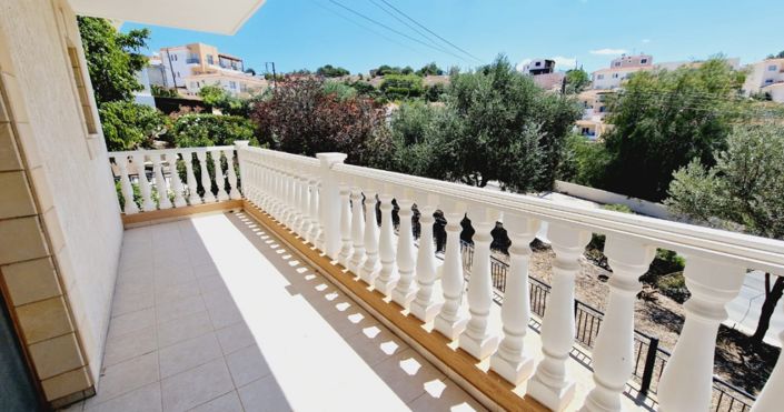 Image No.12-4 Bed House for sale