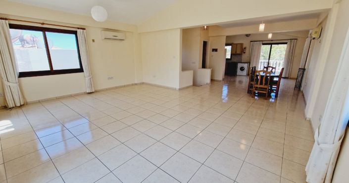 Image No.18-4 Bed House for sale