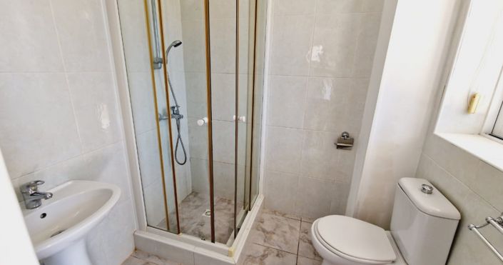 Image No.30-4 Bed House for sale