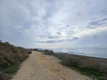 investment-seafront-plot-of-land-for-sale-lar
