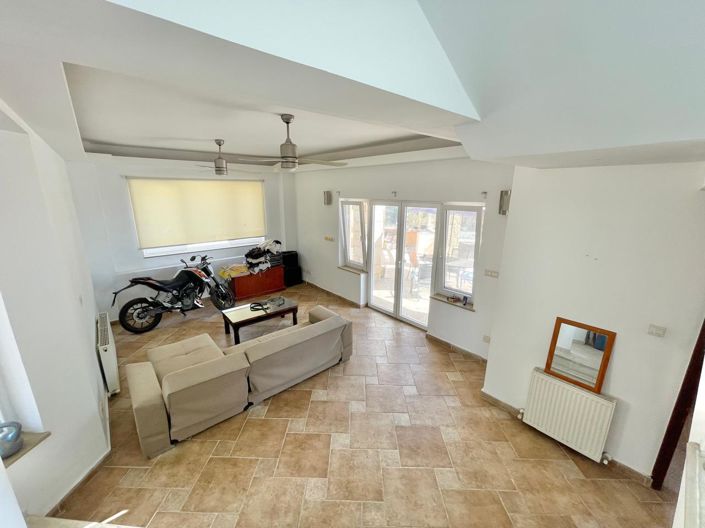 Image No.10-5 Bed House for sale