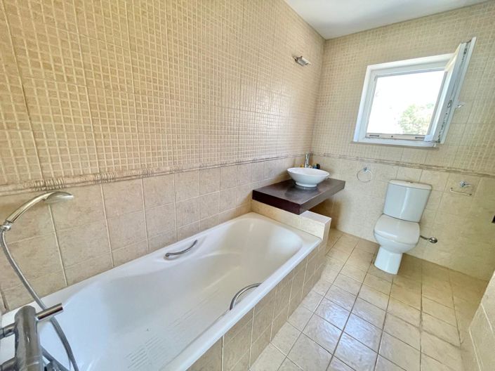 Image No.18-5 Bed House for sale