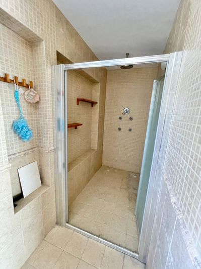 Image No.21-5 Bed House for sale