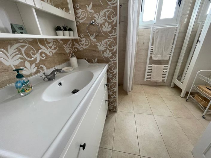 Image No.20-3 Bed House for sale