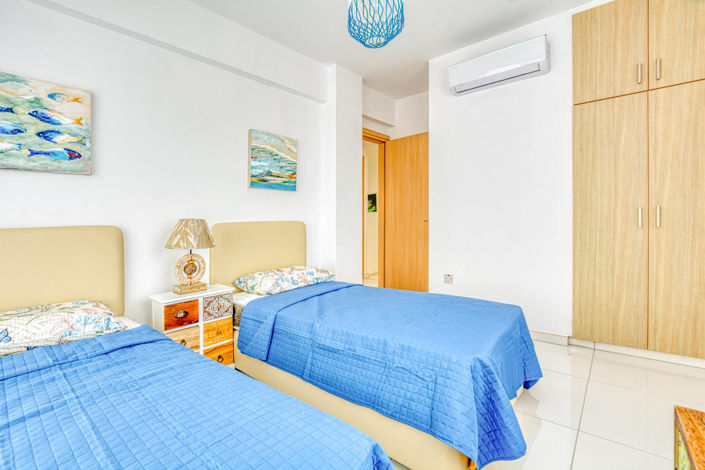 Image No.17-3 Bed House for sale