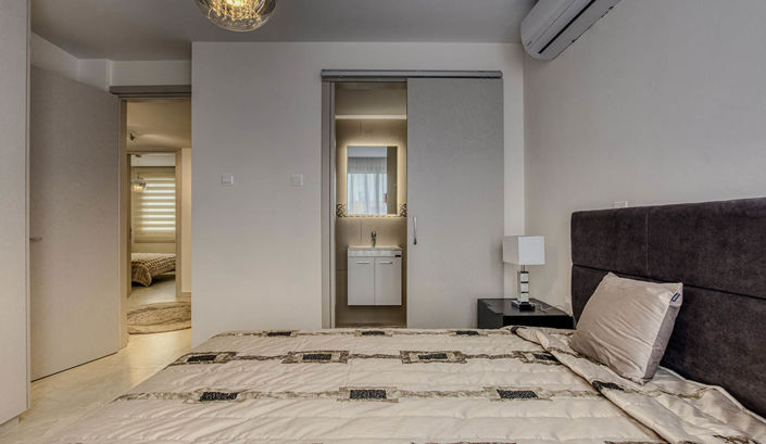 Image No.17-4 Bed House for sale