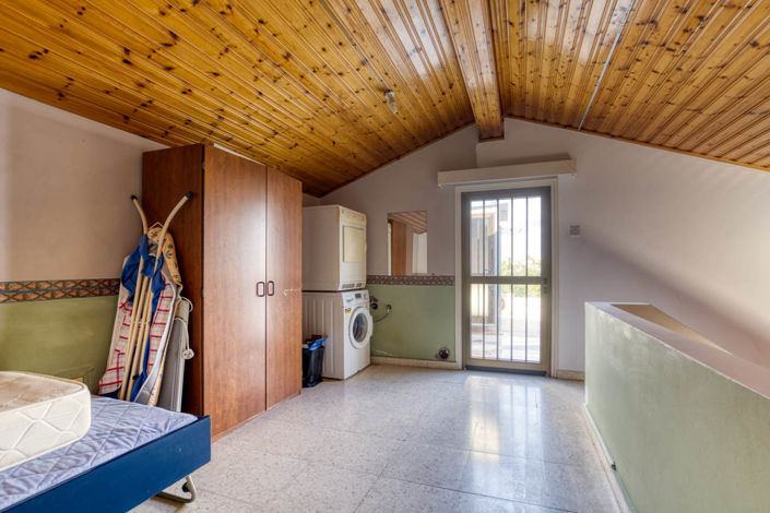 Image No.10-3 Bed House for sale