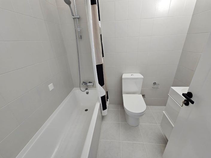 Image No.20-2 Bed House for sale