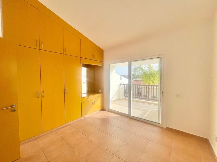 Image No.9-2 Bed House for sale