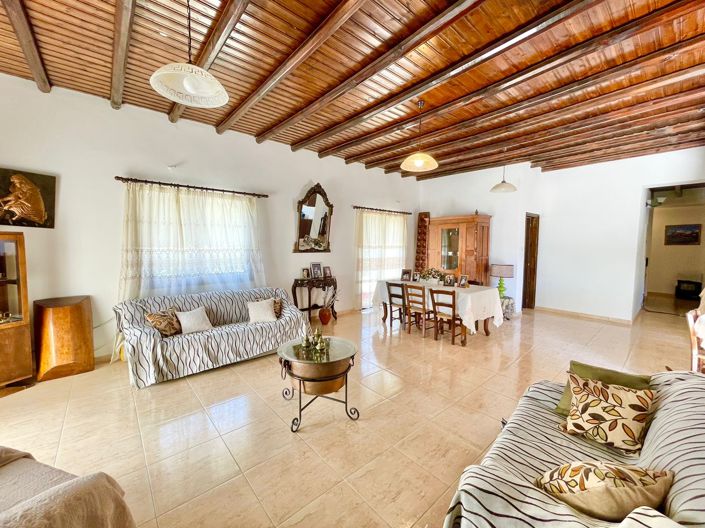 Image No.11-3 Bed House for sale