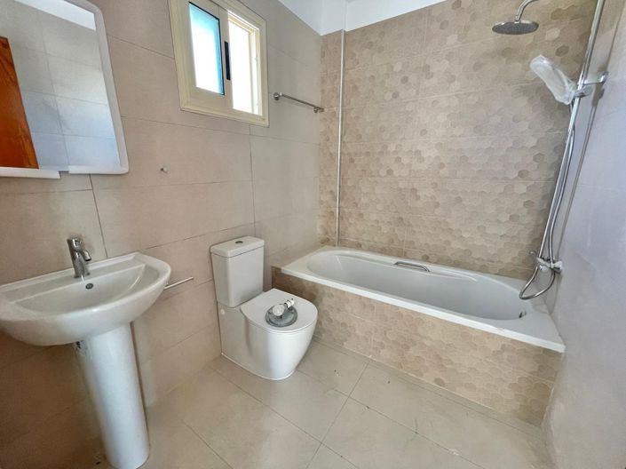 Image No.13-3 Bed House for sale