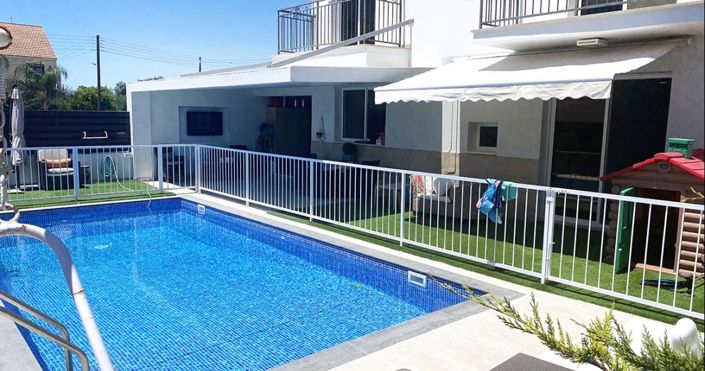 Image No.2-4 Bed House for sale