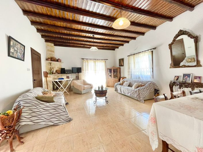 Image No.10-3 Bed House for sale