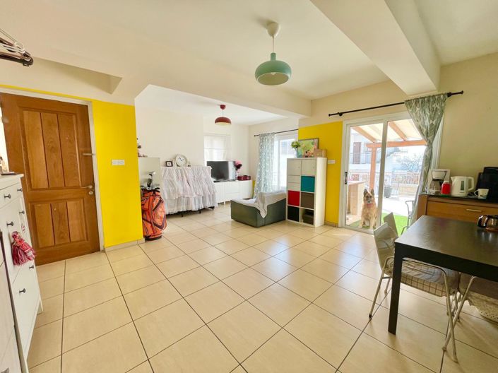 Image No.8-3 Bed House for sale