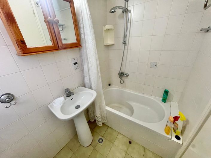 Image No.7-1 Bed House for sale