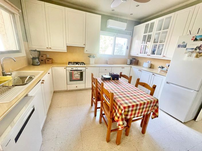 Image No.12-3 Bed House for sale