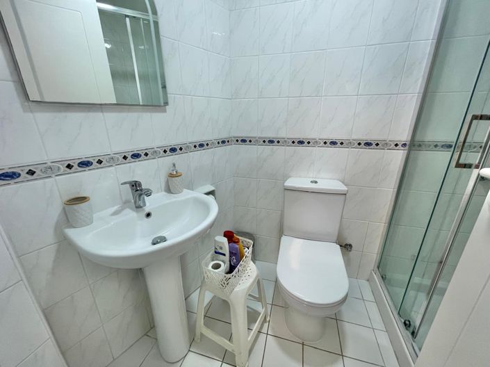 Image No.13-2 Bed House for sale