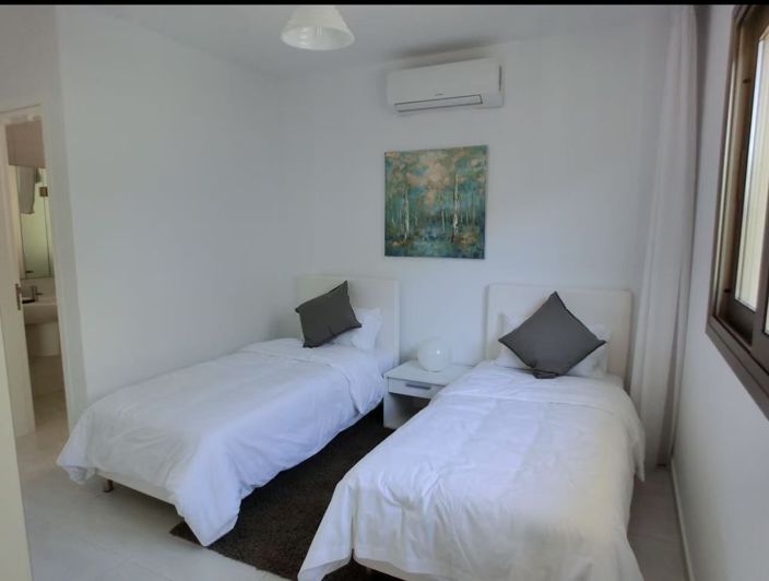 Image No.9-2 Bed House for sale