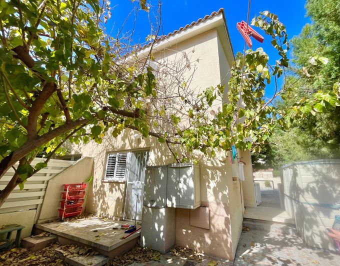 Image No.4-2 Bed House for sale