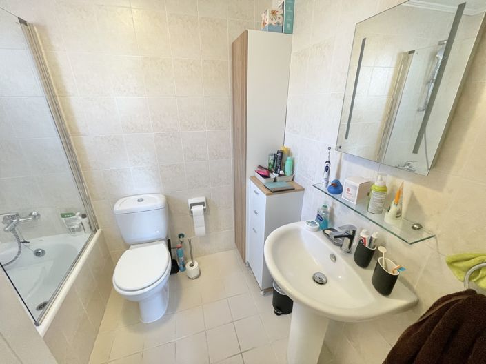 Image No.6-3 Bed House for sale