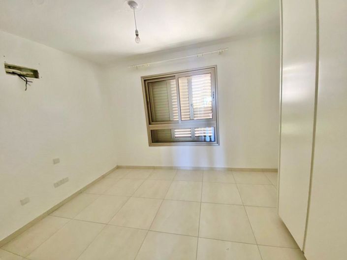 Image No.5-2 Bed House for sale