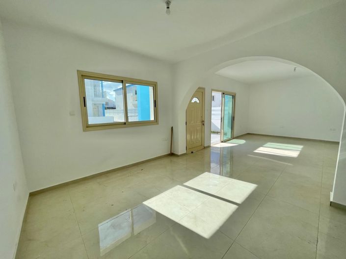 Image No.10-3 Bed House for sale