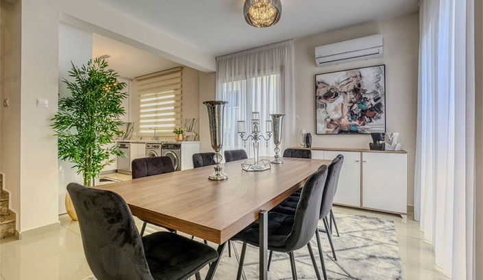 Image No.5-4 Bed House for sale