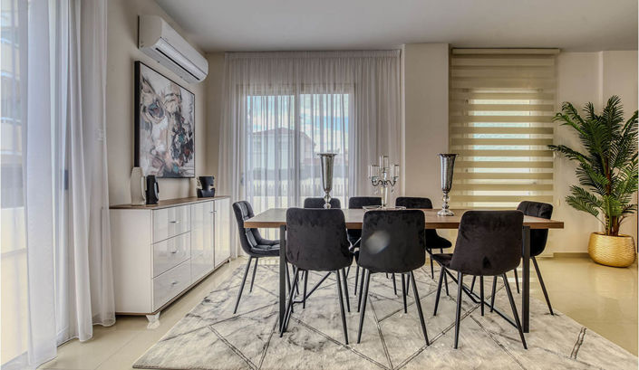 Image No.8-4 Bed House for sale