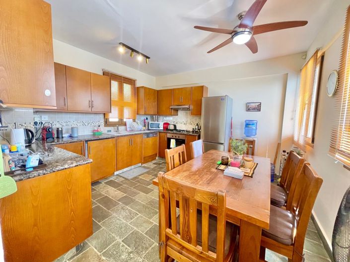 Image No.11-3 Bed House for sale