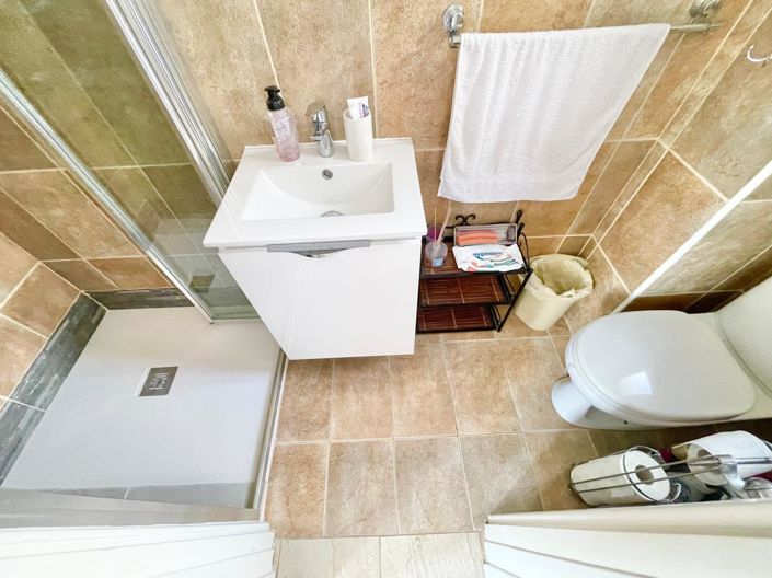 Image No.18-3 Bed House for sale