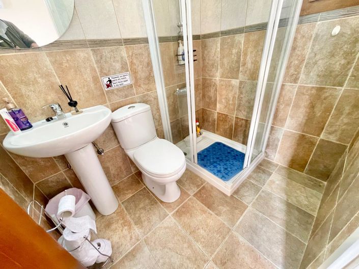 Image No.21-3 Bed House for sale