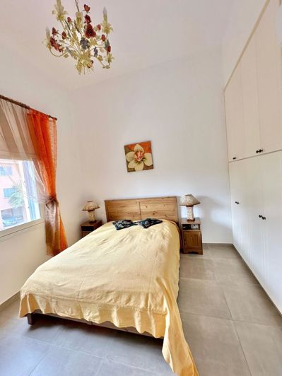 Image No.8-2 Bed House for sale